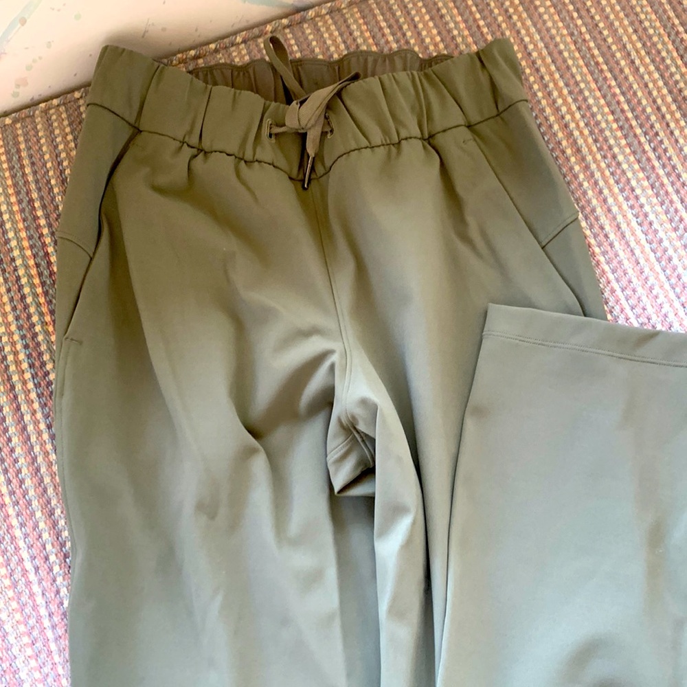 Lululemon size 4 pants